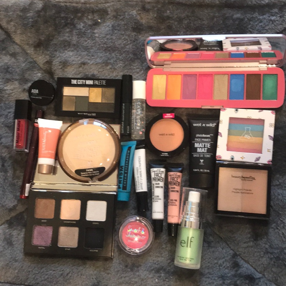 20 pc makeup kit